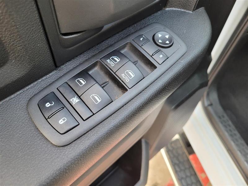 RAM 1500 Classic Tradesman Crew Cab SWB 2WD 2022