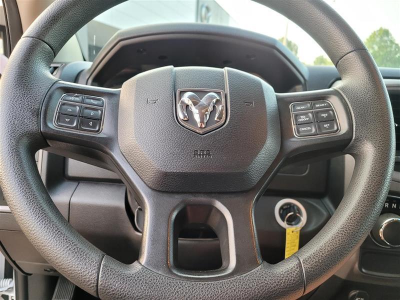 RAM 1500 Classic Tradesman Crew Cab SWB 2WD 2022