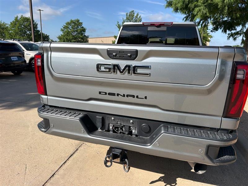 GMC Sierra 2500HD Denali Ultimate Crew Cab 4WD 2024