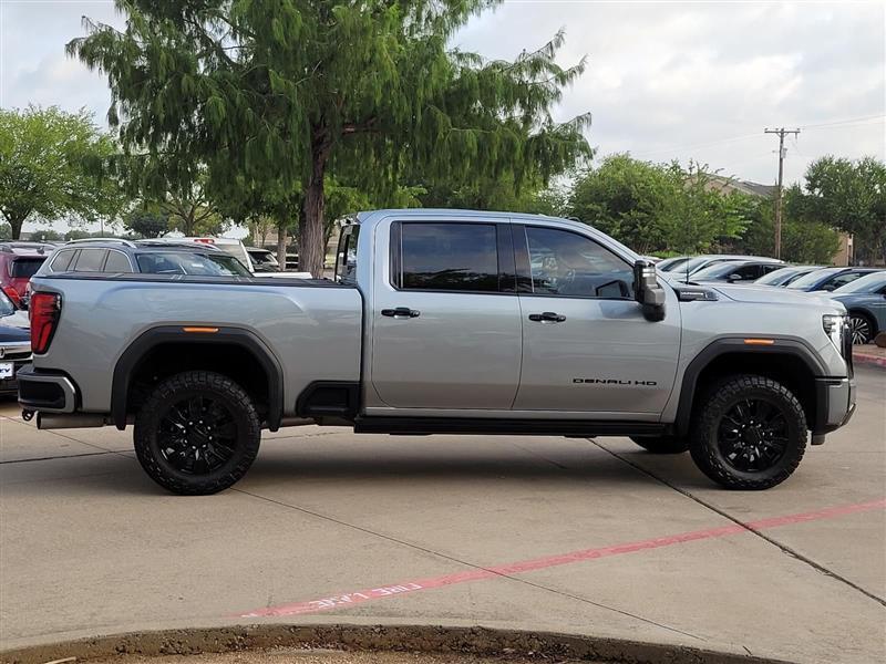 GMC Sierra 2500HD Denali Ultimate Crew Cab 4WD 2024