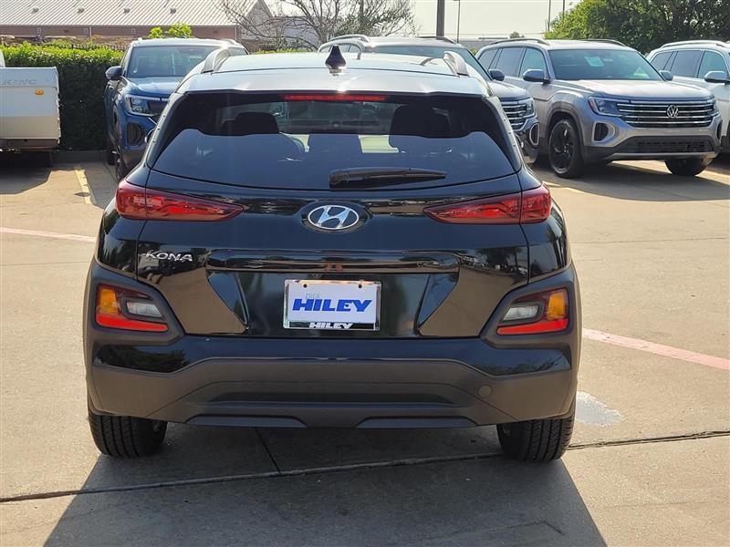 Hyundai Kona SEL w/Contrast Roof 2021