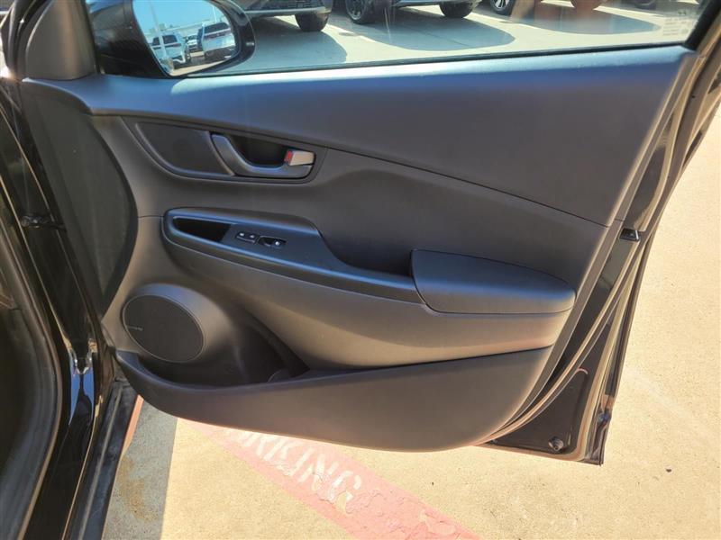 Hyundai Kona SEL w/Contrast Roof 2021