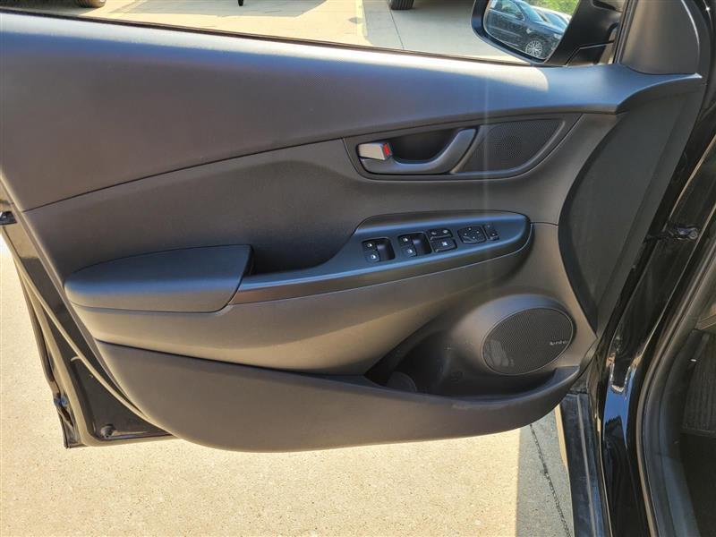 Hyundai Kona SEL w/Contrast Roof 2021