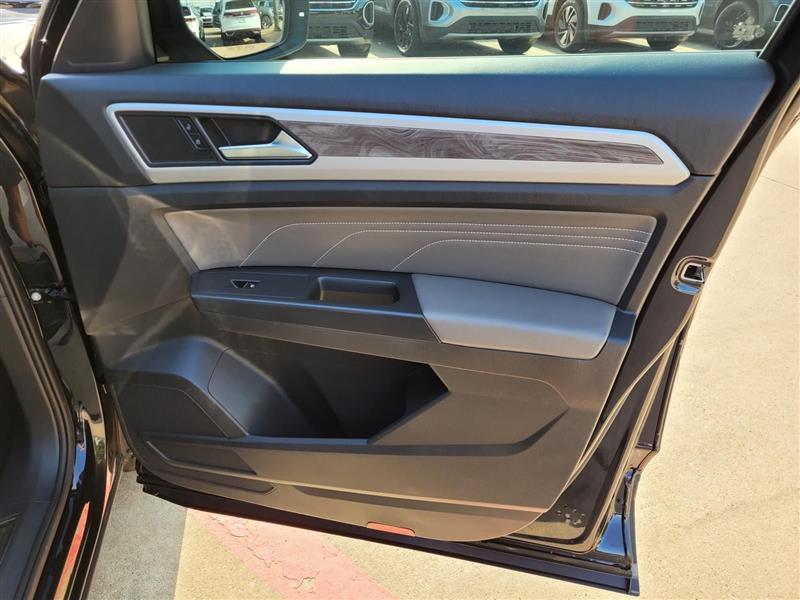 Volkswagen Atlas Cross Sport V6 SE w/Technology 2023