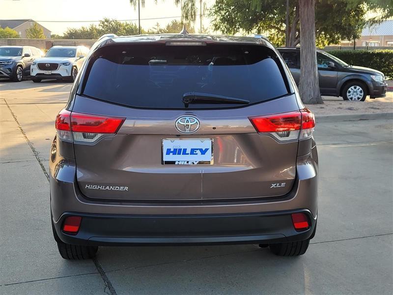 Toyota Highlander XLE FWD V6 2017