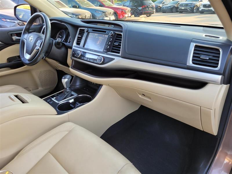 Toyota Highlander XLE FWD V6 2017