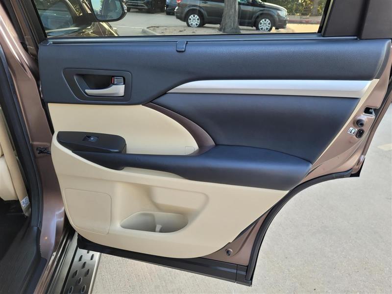 Toyota Highlander XLE FWD V6 2017