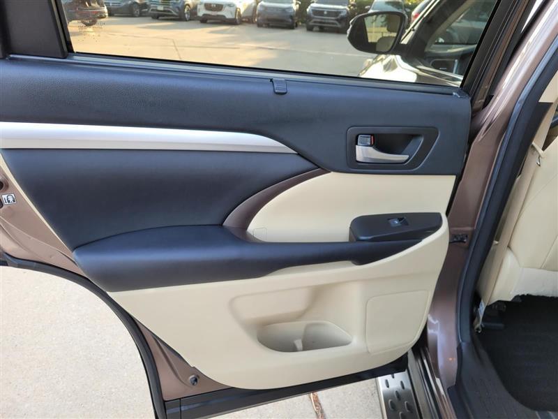Toyota Highlander XLE FWD V6 2017