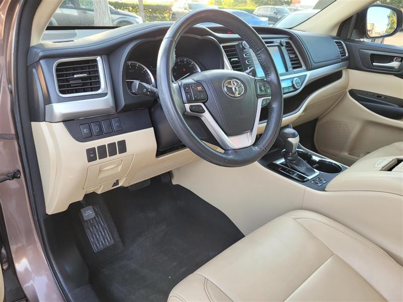 Toyota Highlander XLE FWD V6 2017