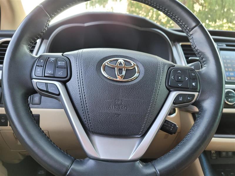 Toyota Highlander XLE FWD V6 2017