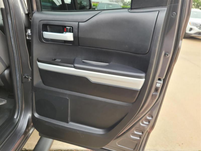 Toyota Tundra SR5 5.7L V8 Double Cab 2WD 2020