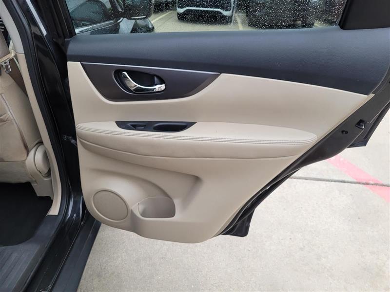 Nissan Rogue SV 2WD 2016