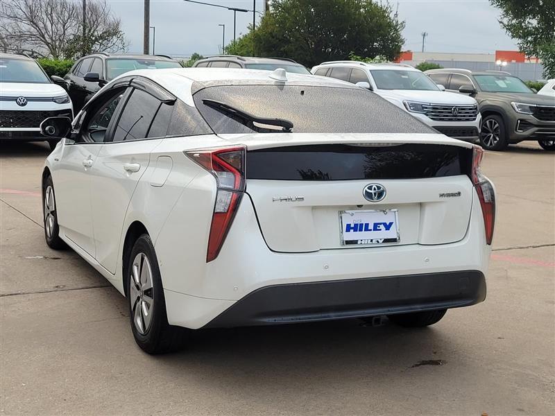 Toyota Prius Two Eco 2016