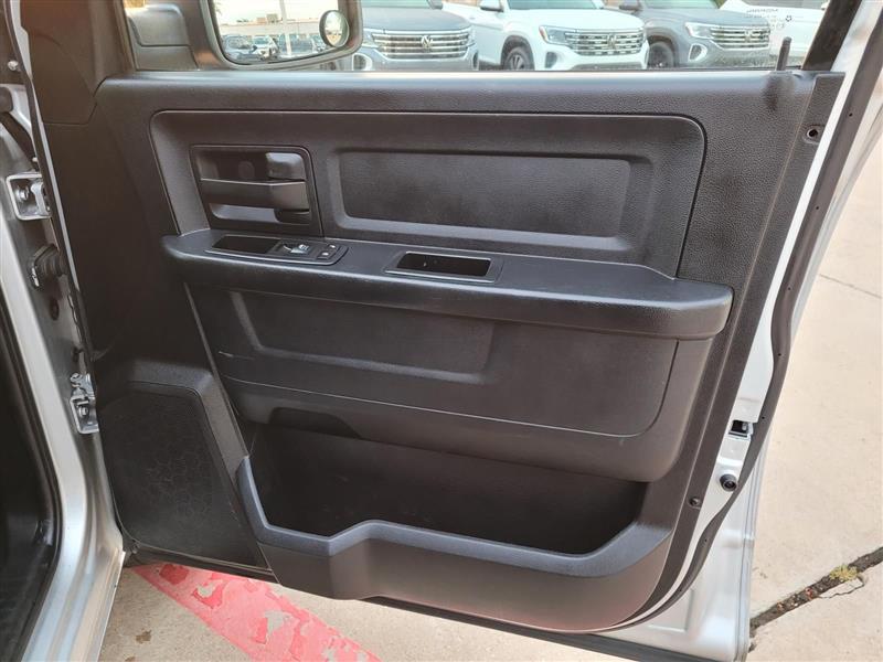 RAM 1500 Tradesman Crew Cab SWB 2WD 2015