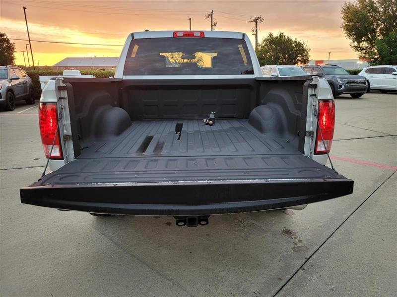 RAM 1500 Tradesman Crew Cab SWB 2WD 2015
