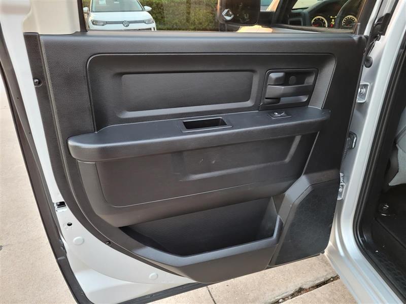 RAM 1500 Tradesman Crew Cab SWB 2WD 2015