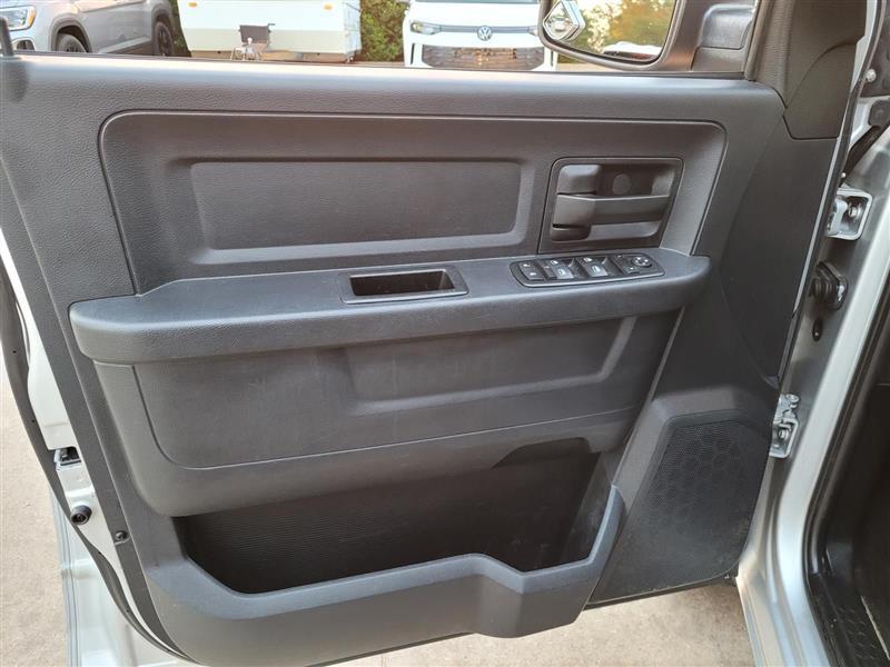 RAM 1500 Tradesman Crew Cab SWB 2WD 2015