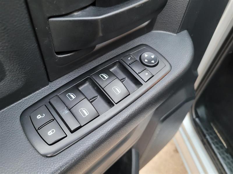 RAM 1500 Tradesman Crew Cab SWB 2WD 2015
