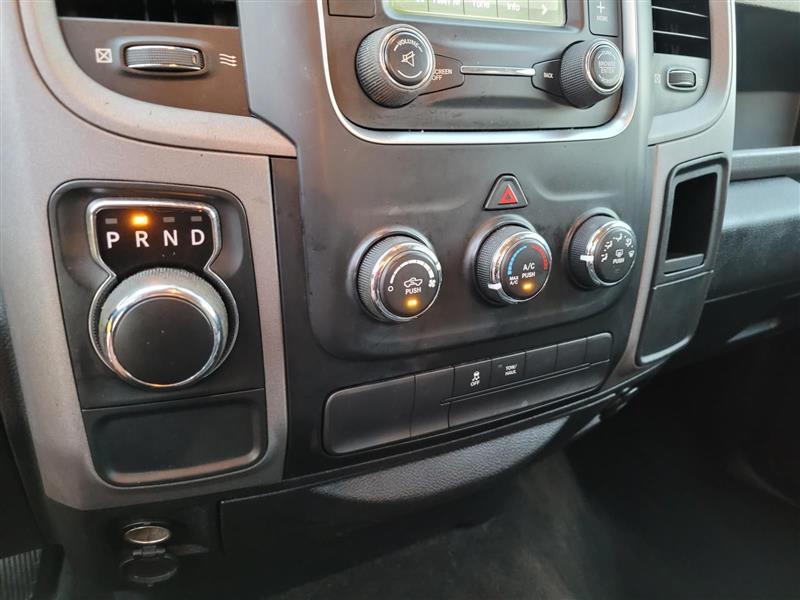 RAM 1500 Tradesman Crew Cab SWB 2WD 2015
