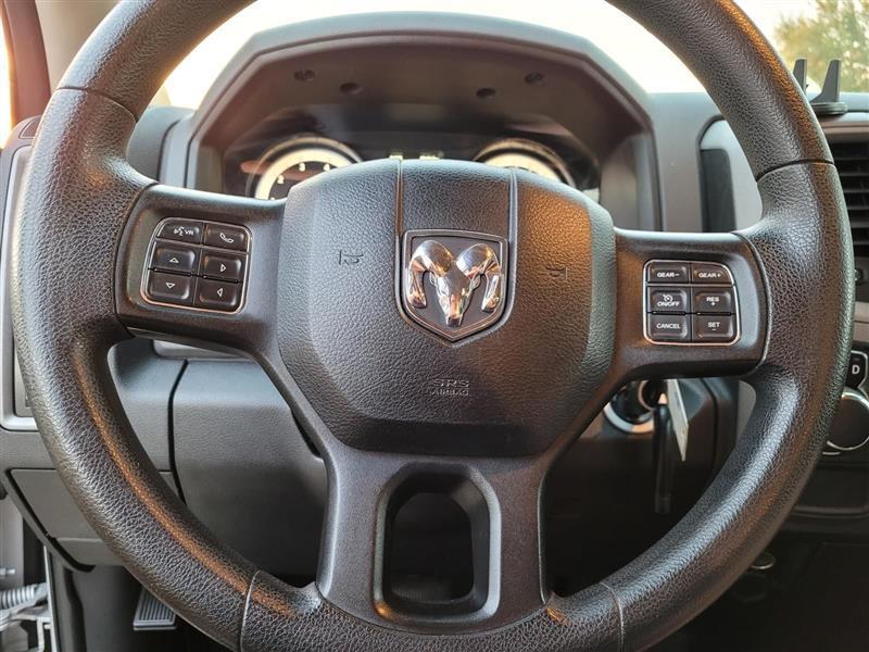 RAM 1500 Tradesman Crew Cab SWB 2WD 2015