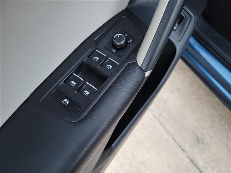 Volkswagen Tiguan SE 2018