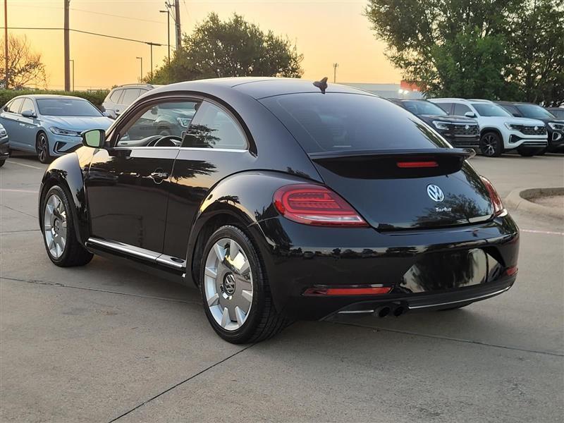 Volkswagen Beetle 2.0T SE 2018