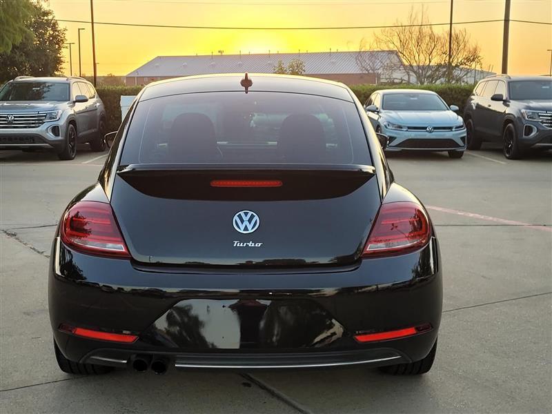 Volkswagen Beetle 2.0T SE 2018