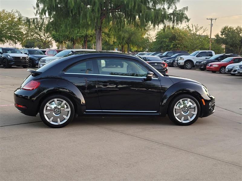 Volkswagen Beetle 2.0T SE 2018