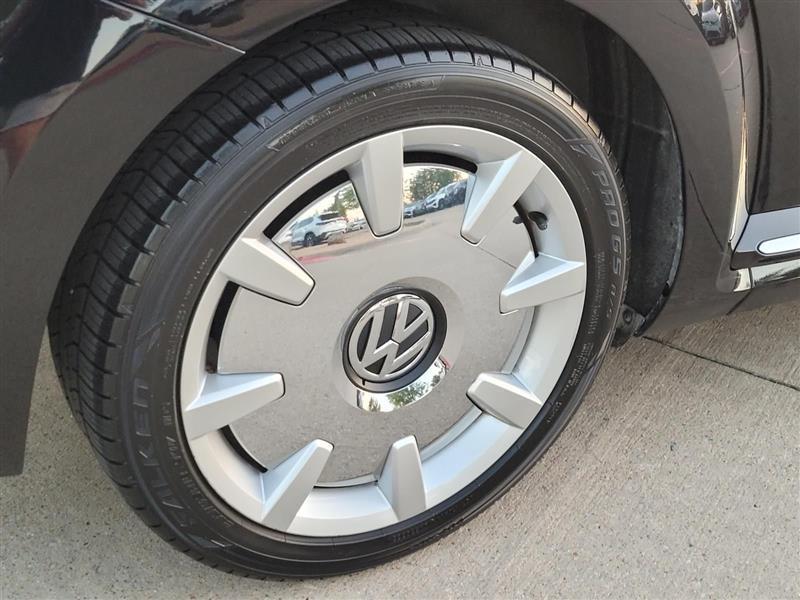 Volkswagen Beetle 2.0T SE 2018