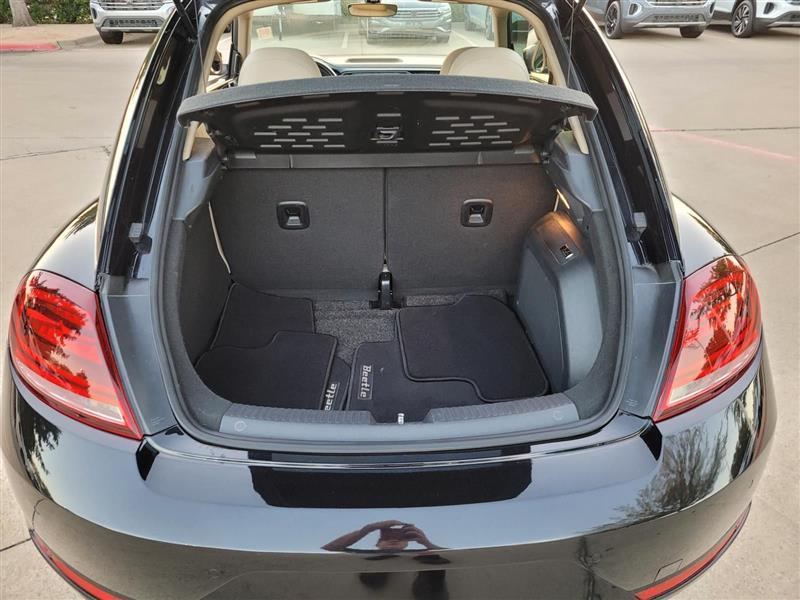 Volkswagen Beetle 2.0T SE 2018