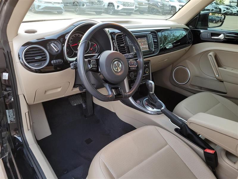 Volkswagen Beetle 2.0T SE 2018