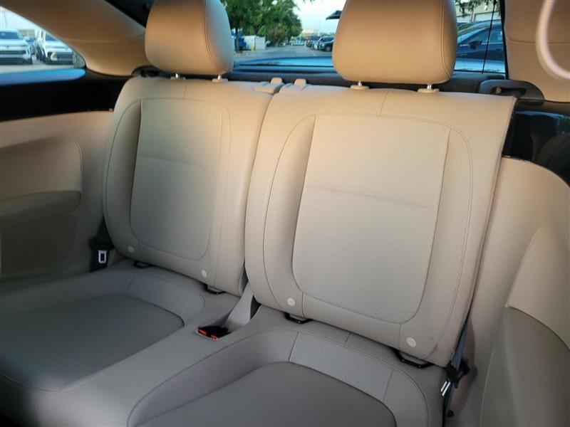 Volkswagen Beetle 2.0T SE 2018