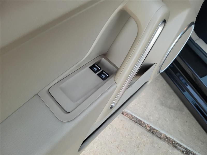 Volkswagen Beetle 2.0T SE 2018