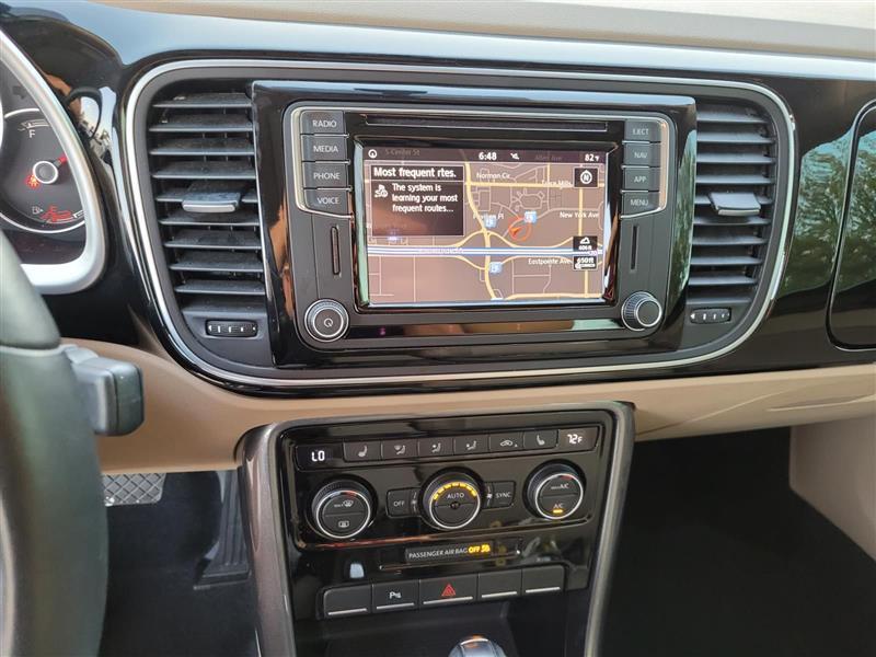 Volkswagen Beetle 2.0T SE 2018