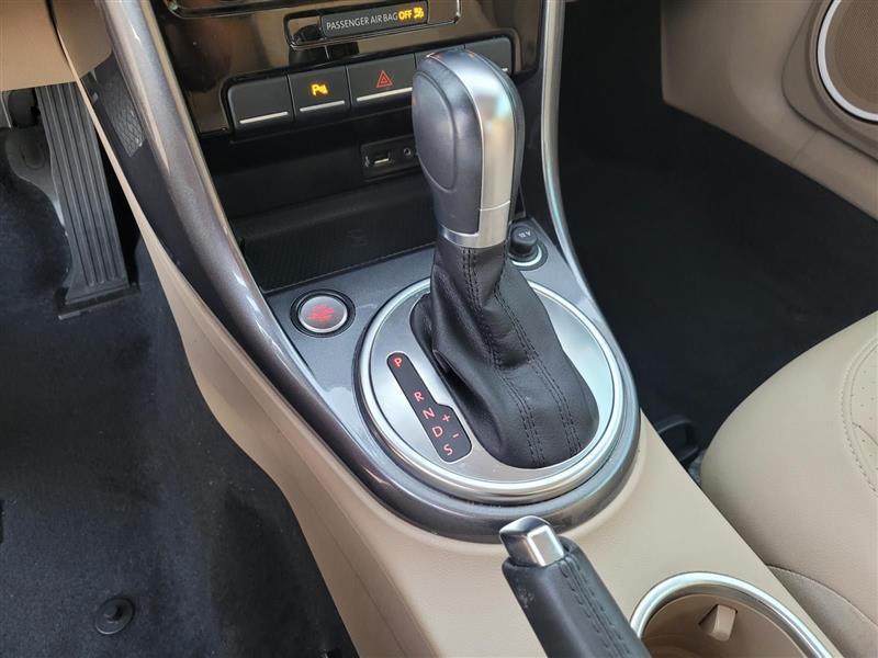 Volkswagen Beetle 2.0T SE 2018