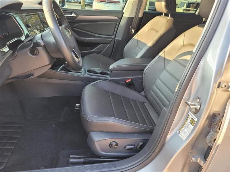 Volkswagen Jetta SE 2024