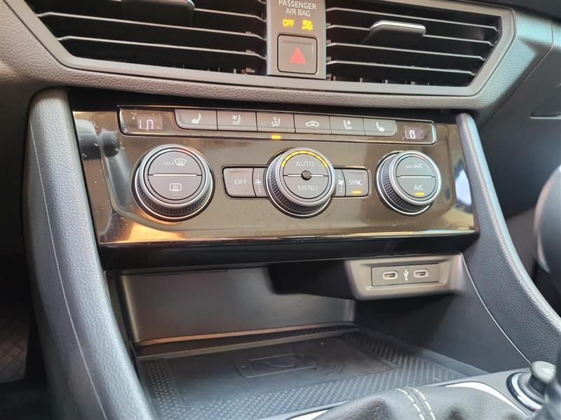 Volkswagen Jetta SEL 2024