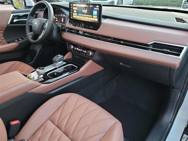 Mitsubishi Outlander SEL 2025