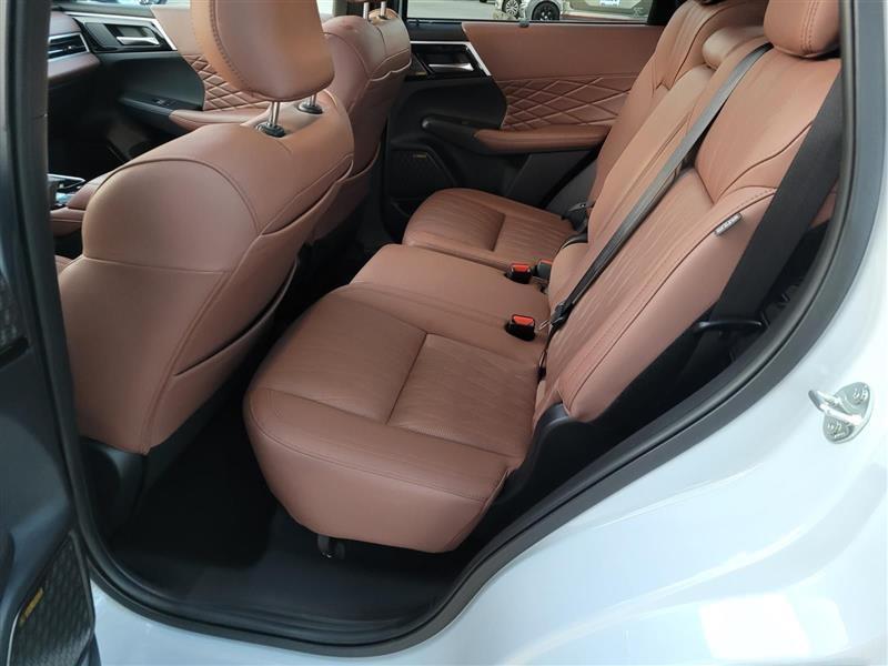Mitsubishi Outlander SEL 2025