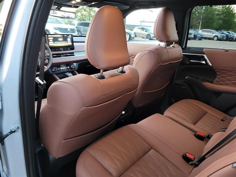 Mitsubishi Outlander SEL 2025