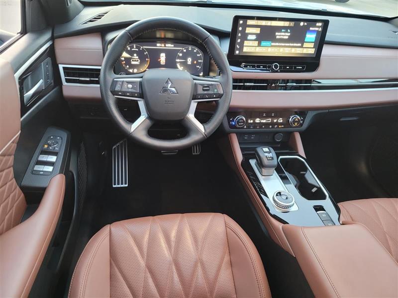 Mitsubishi Outlander SEL 2025