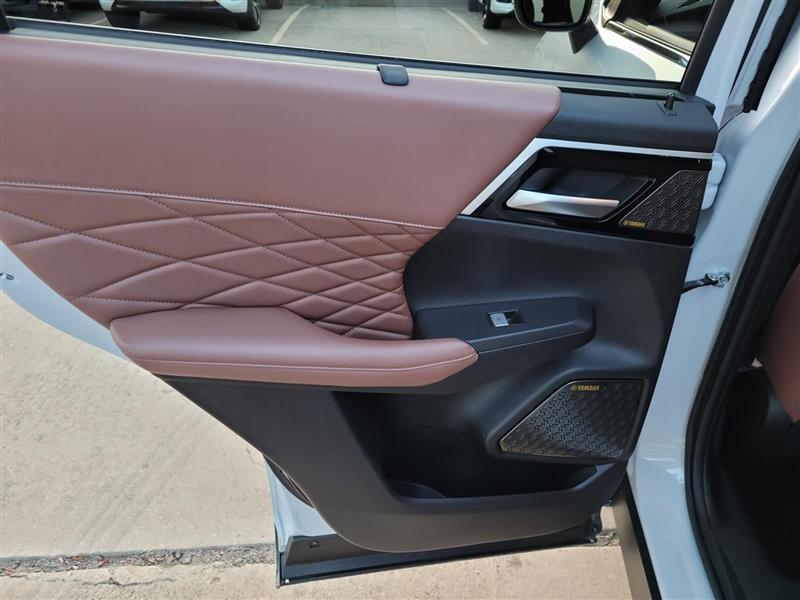 Mitsubishi Outlander SEL 2025