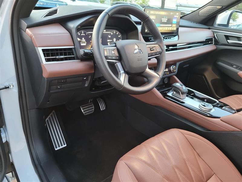 Mitsubishi Outlander SEL 2025