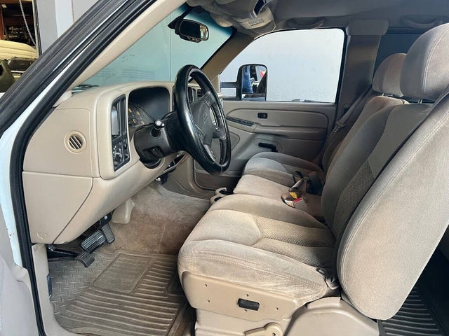 Chevrolet Silverado 2500HD Work Truck Ext. Cab Short Bed 2WD 2004 Chevrolet Silverado 2500HD Work Truck Ext. Cab Short Bed 2WD 2004