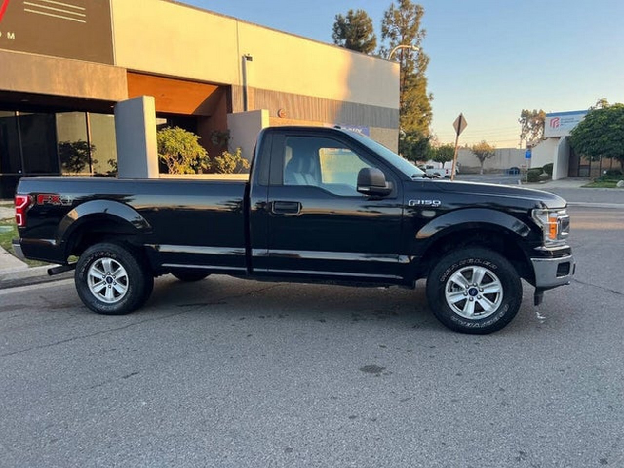 Ford F-150 XL 8-ft. Bed 2WD 2018 Ford F-150 XL 8-ft. Bed 2WD 2018