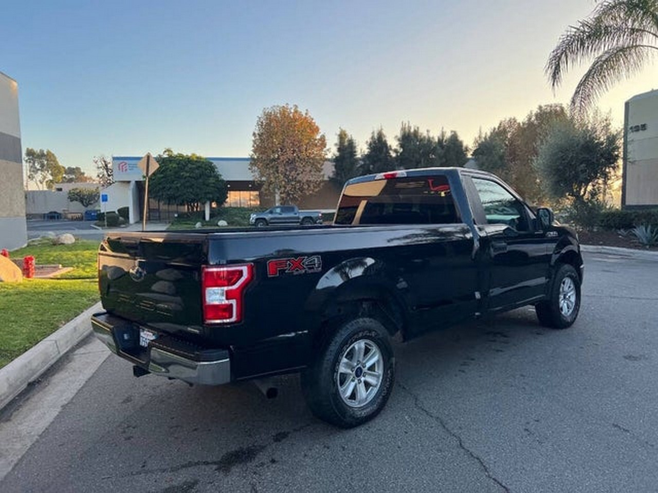 Ford F-150 XL 8-ft. Bed 2WD 2018 Ford F-150 XL 8-ft. Bed 2WD 2018