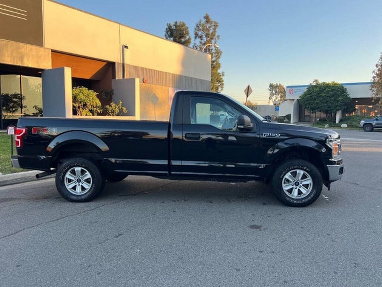 Ford F-150 XL 8-ft. Bed 2WD 2018 Ford F-150 XL 8-ft. Bed 2WD 2018
