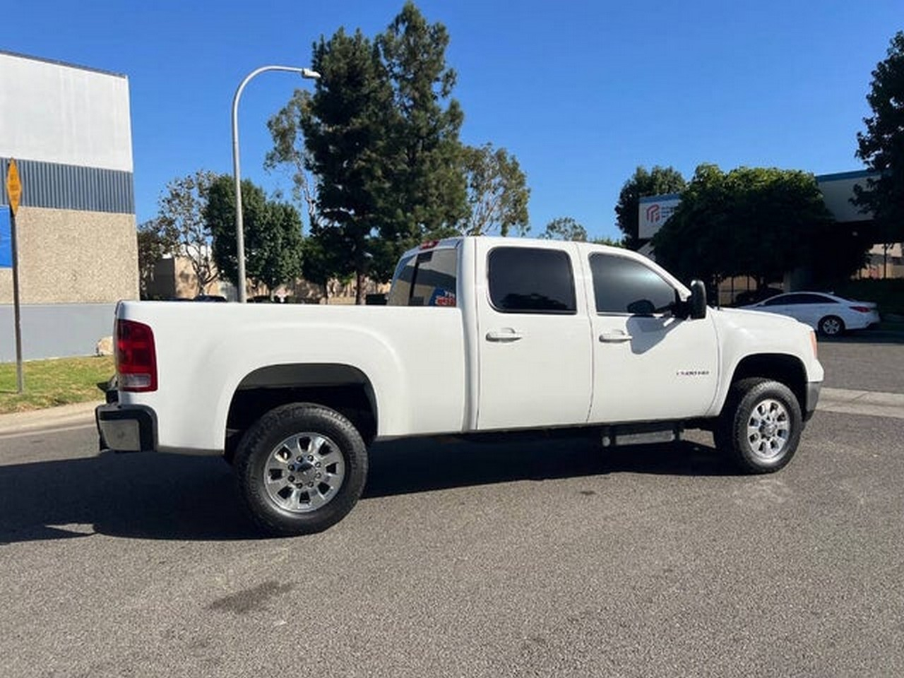GMC Sierra 2500HD SLT Crew Cab 2WD 2012 GMC Sierra 2500HD SLT Crew Cab 2WD 2012