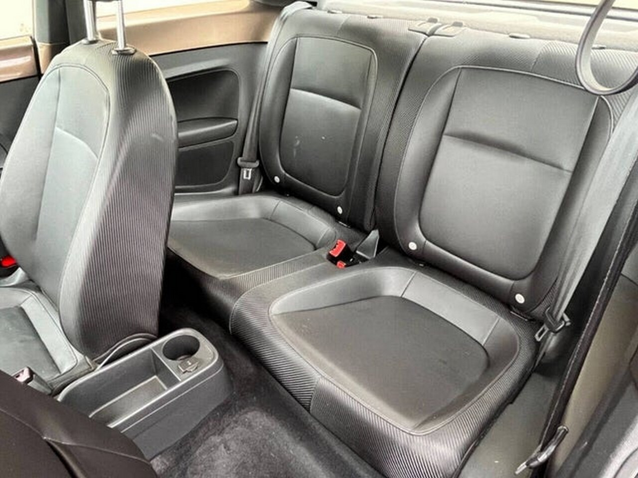 Volkswagen Beetle 2.5L w/Sunroof Sound & Nav 2012 Volkswagen Beetle 2.5L w/Sunroof Sound & Nav 2012