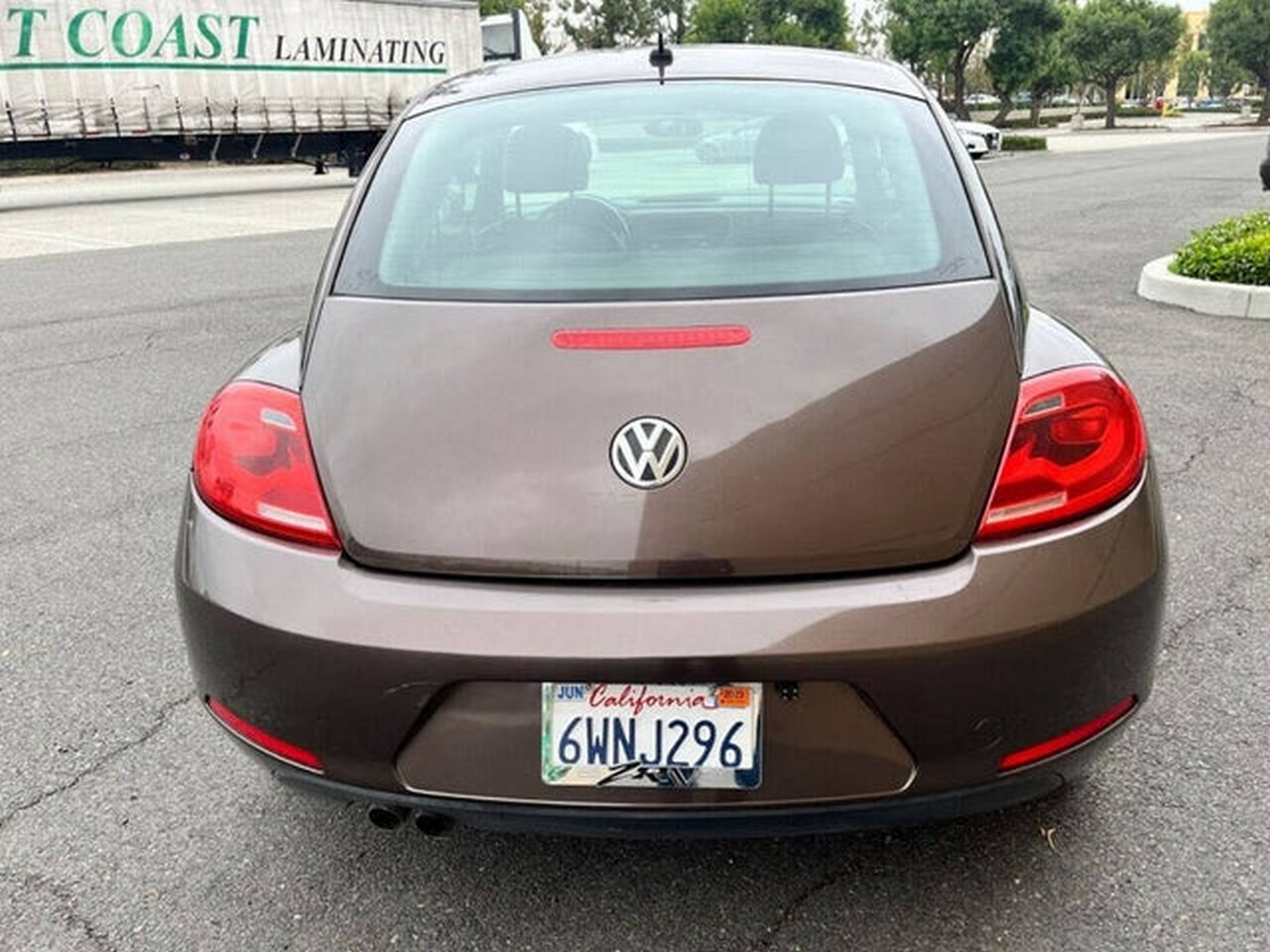 Volkswagen Beetle 2.5L w/Sunroof Sound & Nav 2012 Volkswagen Beetle 2.5L w/Sunroof Sound & Nav 2012